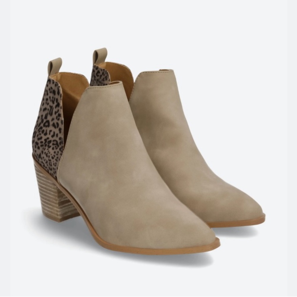 DV by Dolce Vita Falina Cut-Out Cheetah Ankle Bootie Size 8